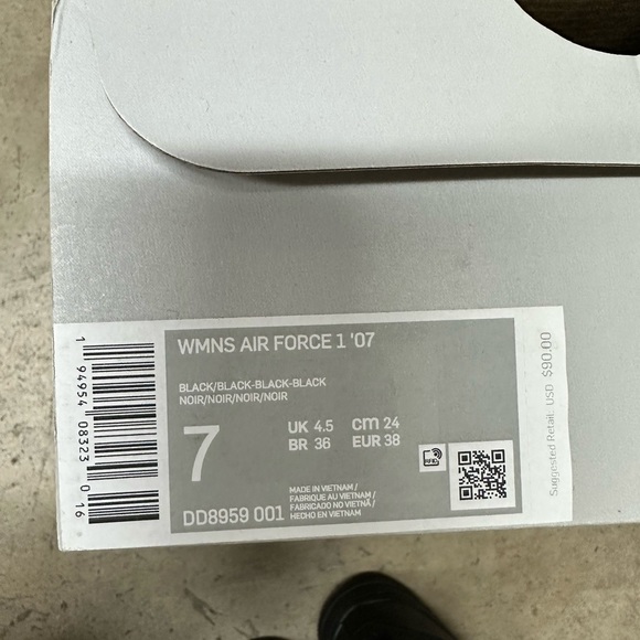 Nike Air Force 1, Women’s Size 7 - Picture 4 of 4